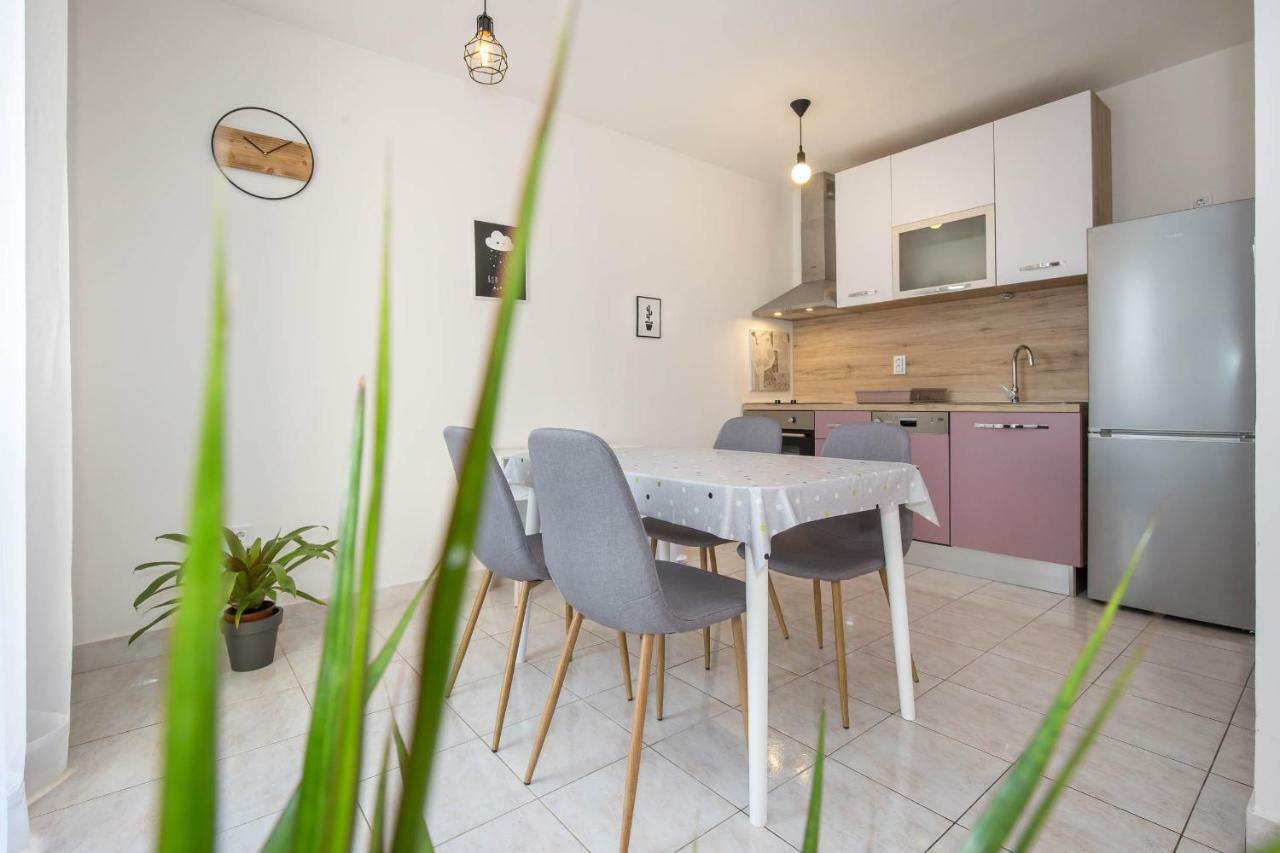Apartman Sesna Bol Buitenkant foto